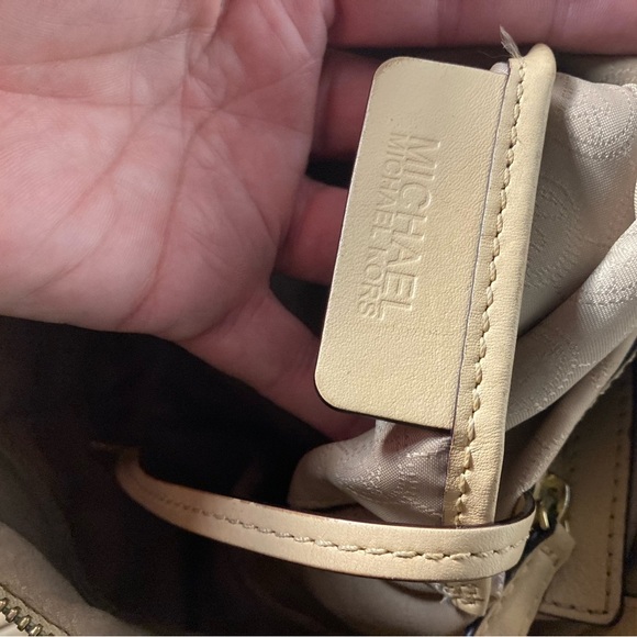 MK Michael Kors signature logo embossed tote shoulder bag - Picture 5 of 14